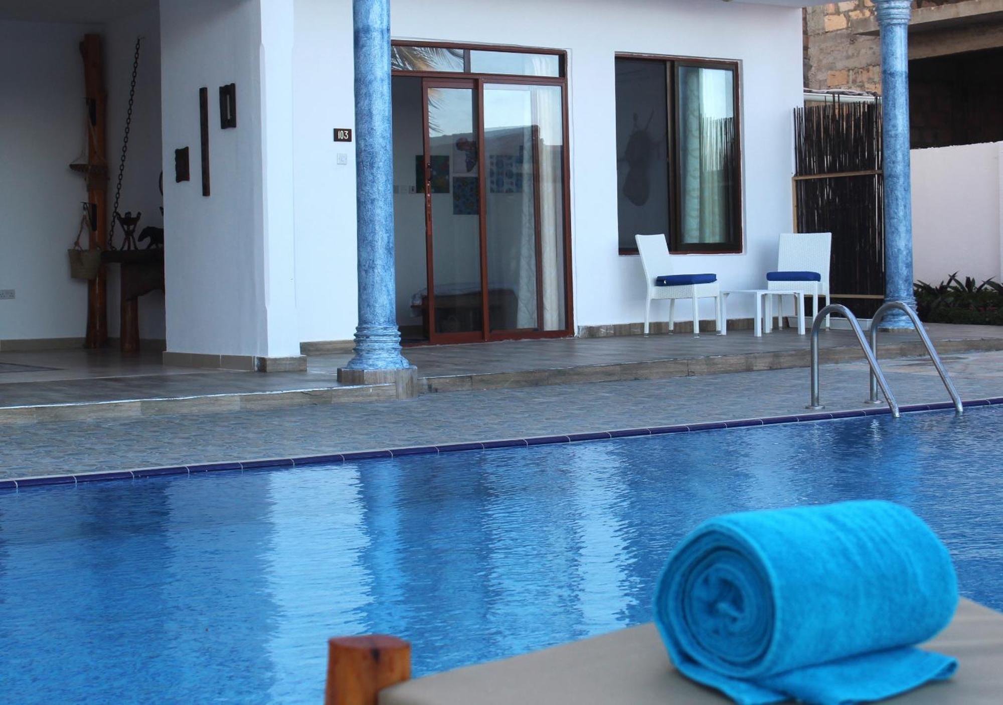 Bianco Azzurro Hotel & Restaurant Пвани-Мчангани Экстерьер фото